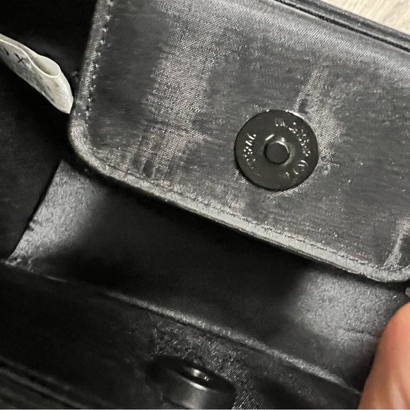 Floral Embroidered Black Handbag - Picture 4 of 4